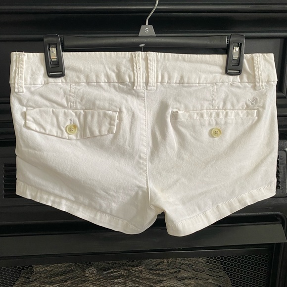 Everyone needs a stylish white pair of shorts in their wardrobe!! - Picture 2 of 10